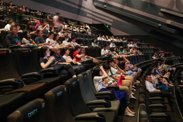 金猪配资 暑期档票房超去年：国产片票房占比七成，上海连续三年获得票房冠军